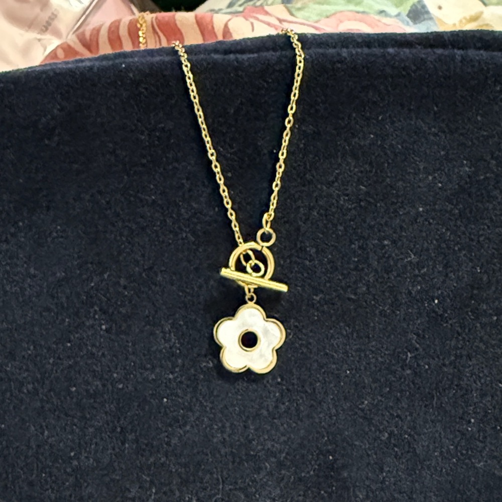 Gold and White Flower Pendant Necklace
